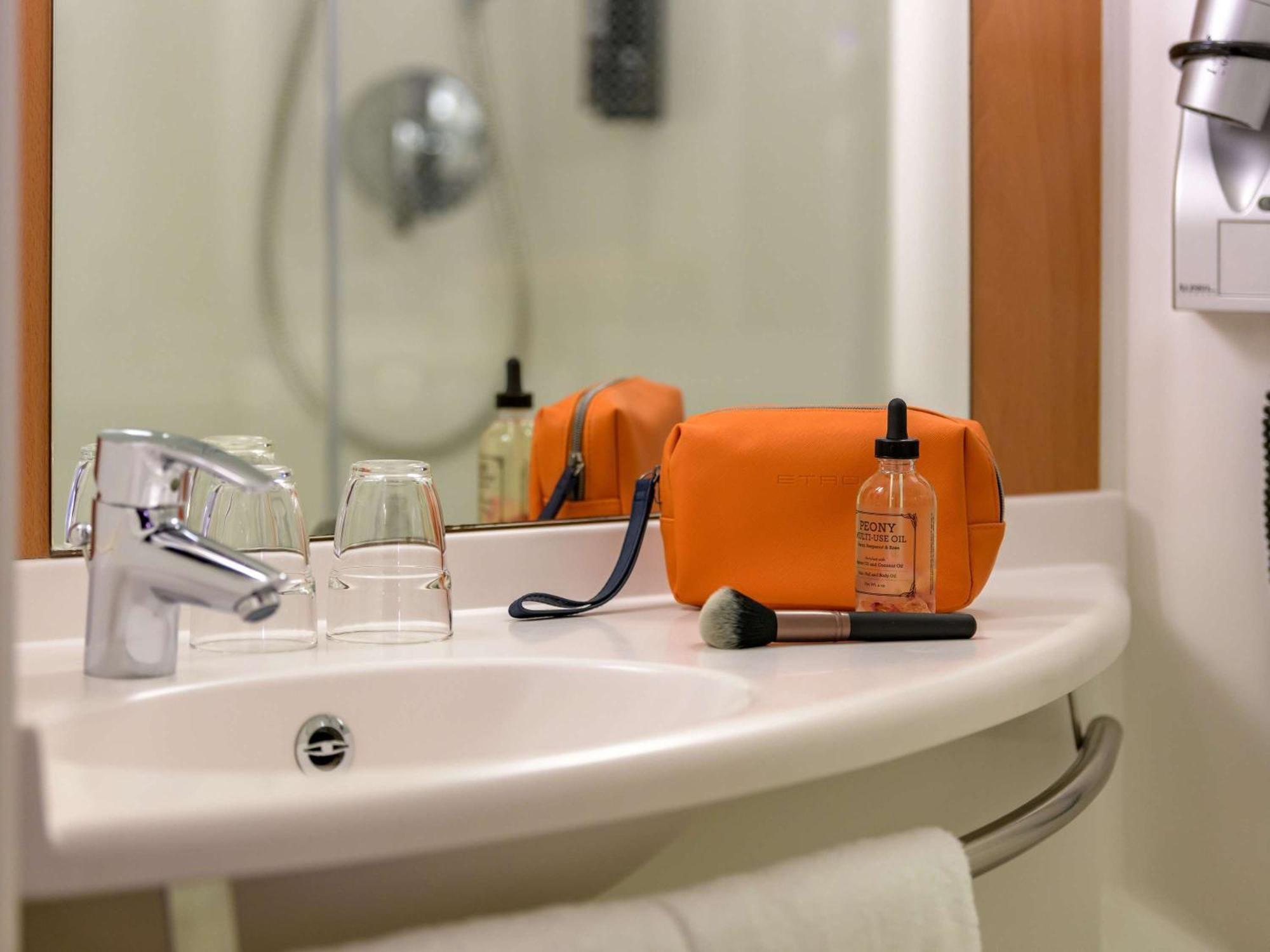 Ibis Stuttgart Airport Messe Hotel Лайнфелден-Ехтердинген Екстериор снимка